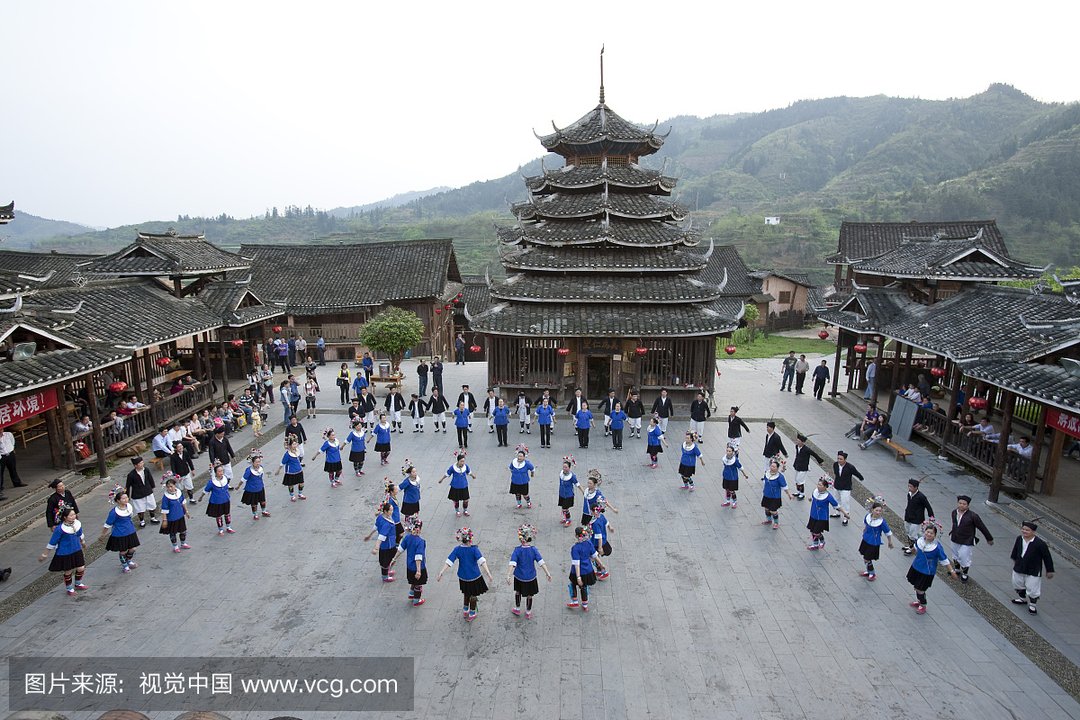 书写八桂大地繁荣发展新篇章（社论） ——热烈庆祝广西壮族自治区成立60周年